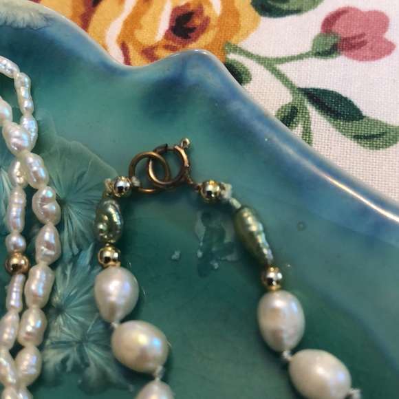 Bundle of 3 Delicate Gold and Pearl Bracelets - Picture 5 of 12